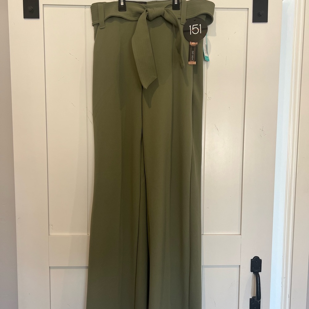 Brand new wide leg dress pants, never worn. Tags on, super cute!